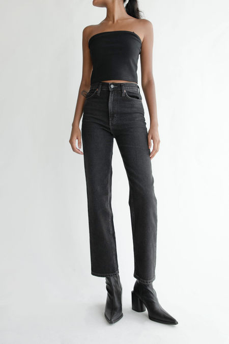https://images.oakandfort.com/tr:w-450/site/Images/items/Jean-10987_Washed%20Black-1.jpg?fcts=20240312103312