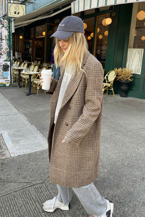 https://images.oakandfort.com/tr:w-500/site/Images/items/Coat-11138_Brown%20plaid-1.jpg?fcts=20231017122916