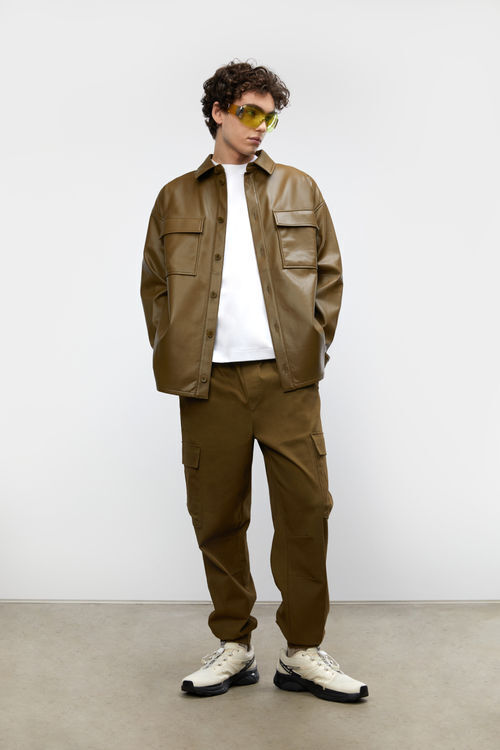 https://images.oakandfort.com/tr:w-500/site/Images/items/Jacket-9285_Military%20Olive-18.jpg?fcts=20221202021059