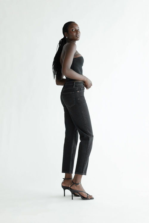 https://images.oakandfort.com/tr:w-500/site/Images/items/Jean-10987_Washed%20Black-9.jpg?fcts=20240312103237