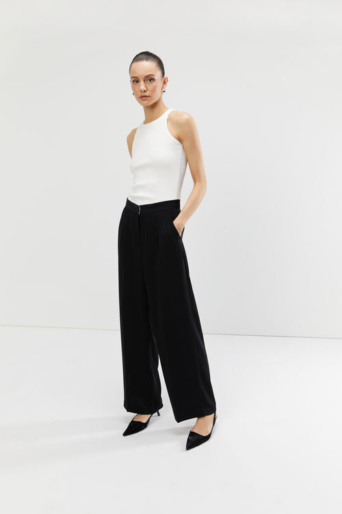 Zara Woman Ankle Slit Straight Leg Pants ~ Size Large ~ Black