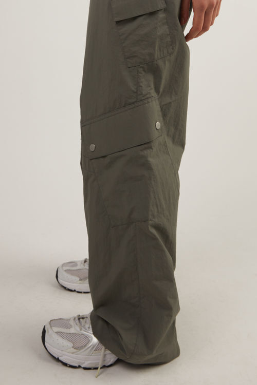 Cargo fabric wide-leg pant, Nike, Shop Women%u2019s Straight Leg Pants  Online In Canada