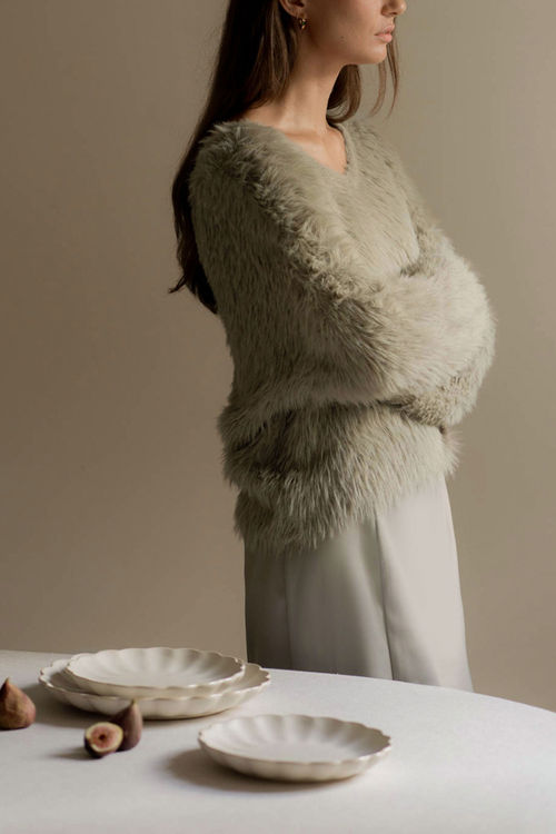 ZhiHiMeRi Women's Romantic White Cropped V Neck Fuzzy Sweater